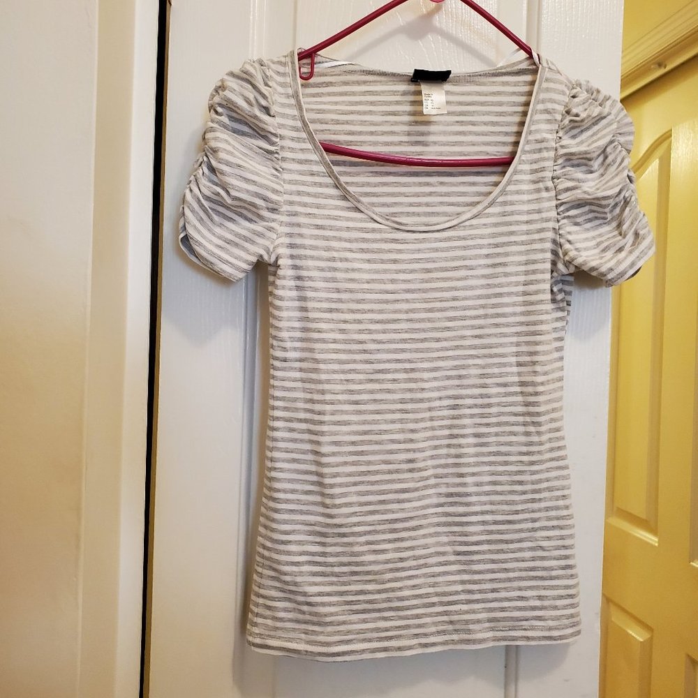 H&M gray & white striped short sleeve knit top sz XS